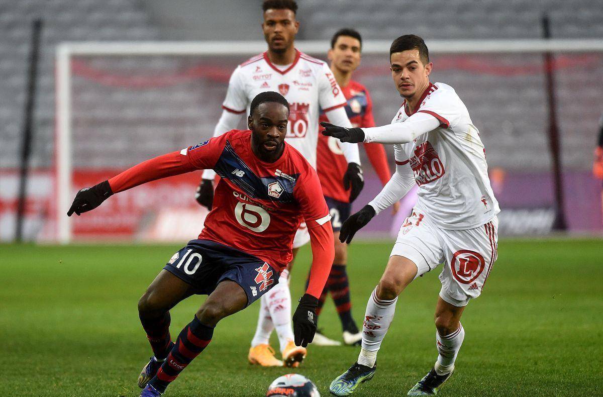 伍恩佑以3 伍恩佑以3